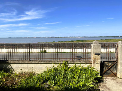 French property for sale in Port-des-Barques, Charente-Maritime - €124,000 - photo 2