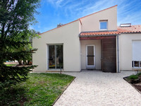 Propriété à vendre à Courçon, Charente-Maritime - 397 000 € - photo n°1