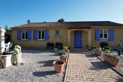 French property for sale in Flayosc, Var - €465,000 - photo 1