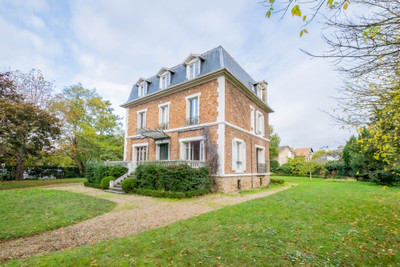 Le Vésinet 78 - Very close (5') to RER A - Manor house, about 320 m² on 1850 m² of enclosed and wooded grounds