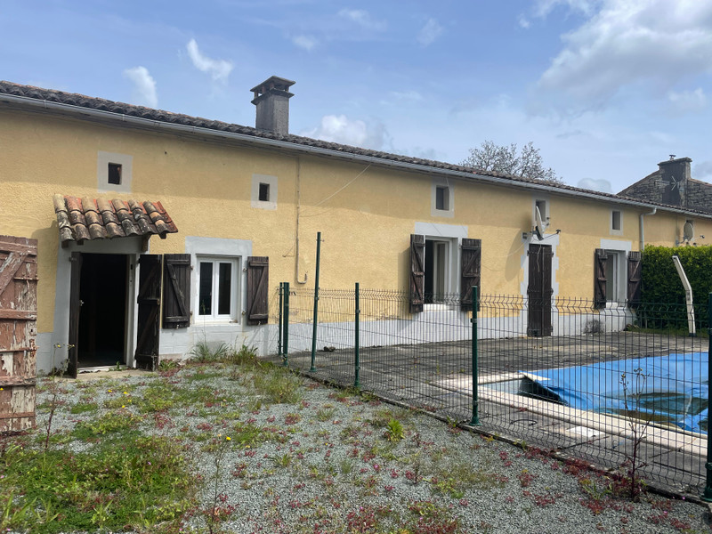 French property for sale in Chef-Boutonne, Deux-Sèvres - €147,695 - photo 0