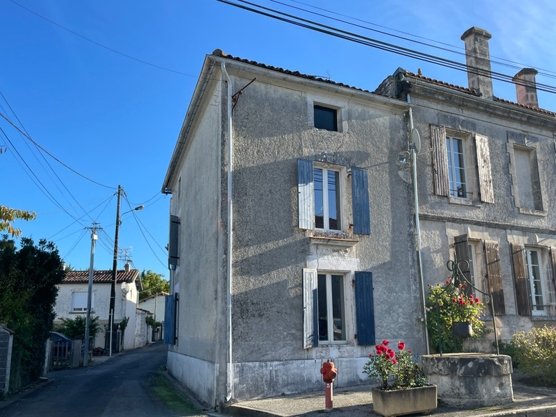 Maison à vendre à La Chapelle, Charente - 46 600 € - photo 1