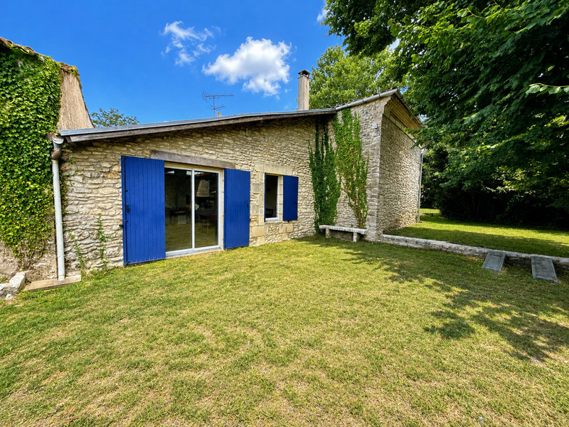 French property for sale in Générac, Gironde - €265,000 - photo 2
