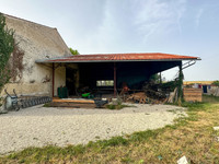Maison à vendre à Saint-Pierre-de-Juillers, Charente-Maritime - 215 000 € - photo 10
