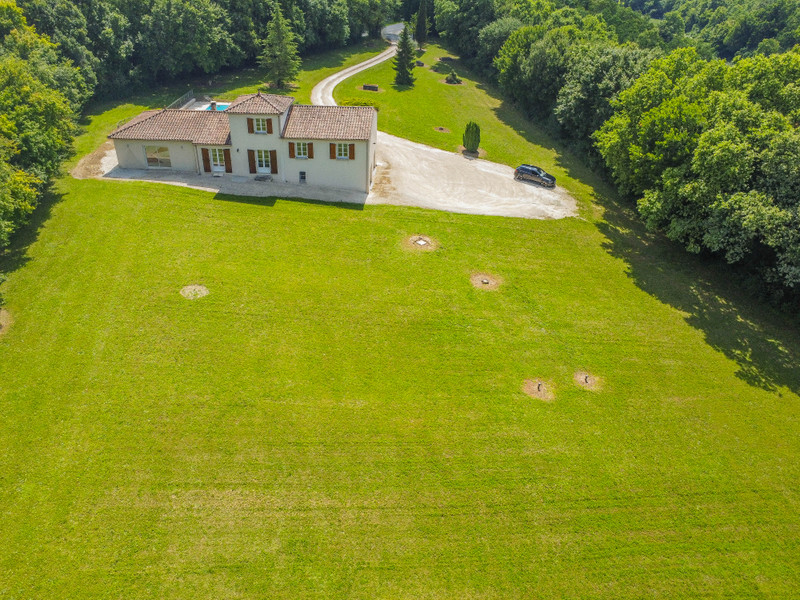 French property for sale in Angoulême, Charente - €310,000 - photo 2