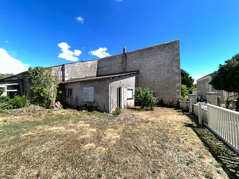 French property for sale in Bouillé-Courdault, Vendée - €148,800 - photo 2