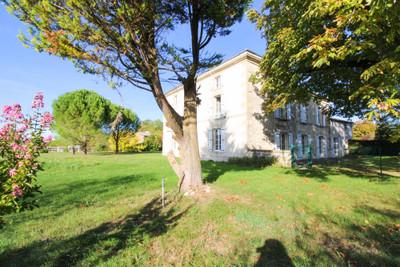 Maison à vendre à Les Églises-d'Argenteuil, Charente-Maritime, Poitou-Charentes, avec Leggett Immobilier