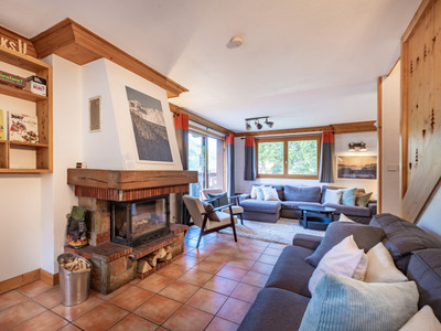 Fabulous 8-bedroom ski chalet close to centre of Meribel, Three Valleys