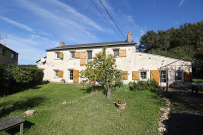 Maison à vendre à Lys-Haut-Layon, Maine-et-Loire, Pays de la Loire, avec Leggett Immobilier
