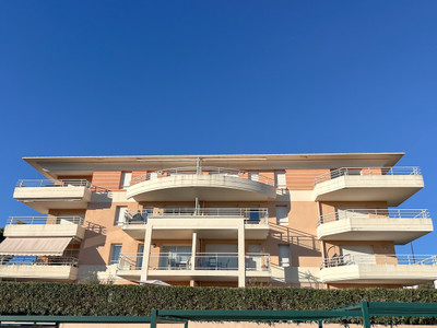 French property for sale in Antibes, Alpes-Maritimes - €295,000 - photo 1