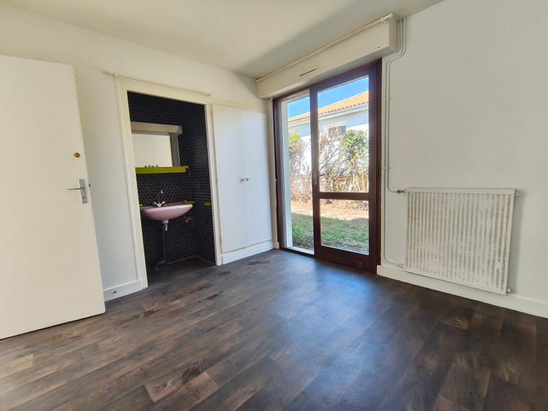 French property for sale in Léognan, Gironde - €399,000 - photo 8