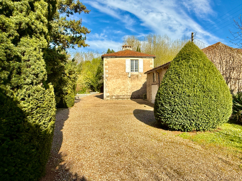 French property for sale in Chasseneuil-du-Poitou, Vienne - €510,000 - photo 2