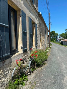 French property for sale in Saint-Yzans-de-Médoc, Gironde - €318,000 - photo 1