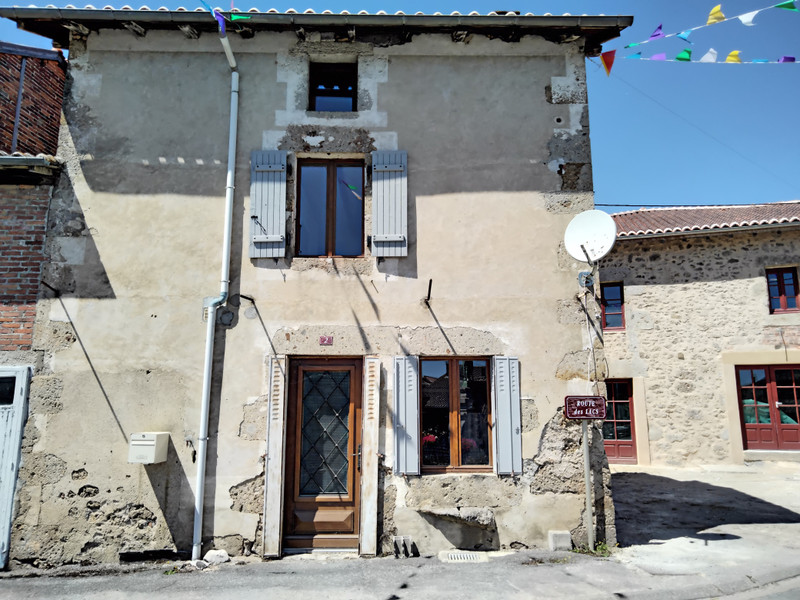 Maison à vendre à Pressignac, Charente - 46 600 € - photo 1