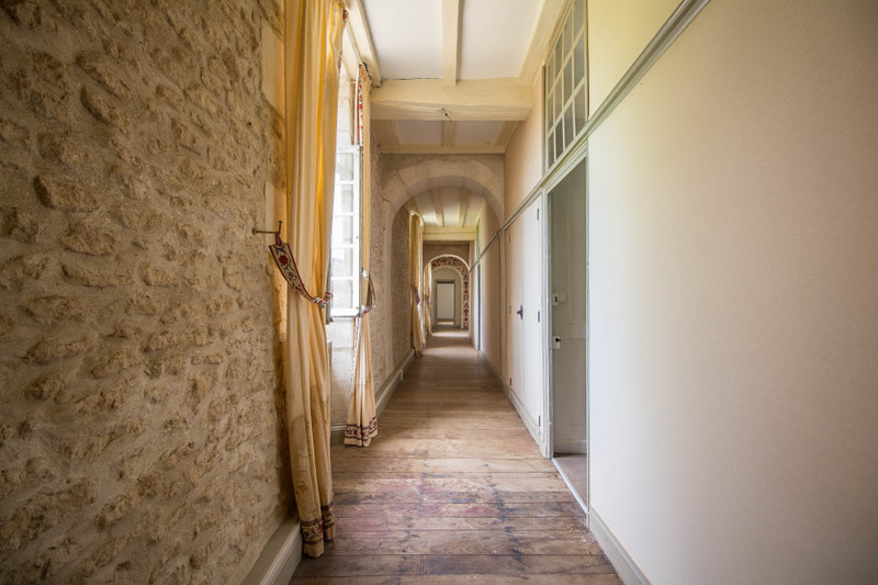French property for sale in Vindelle, Charente - €420,000 - photo 5