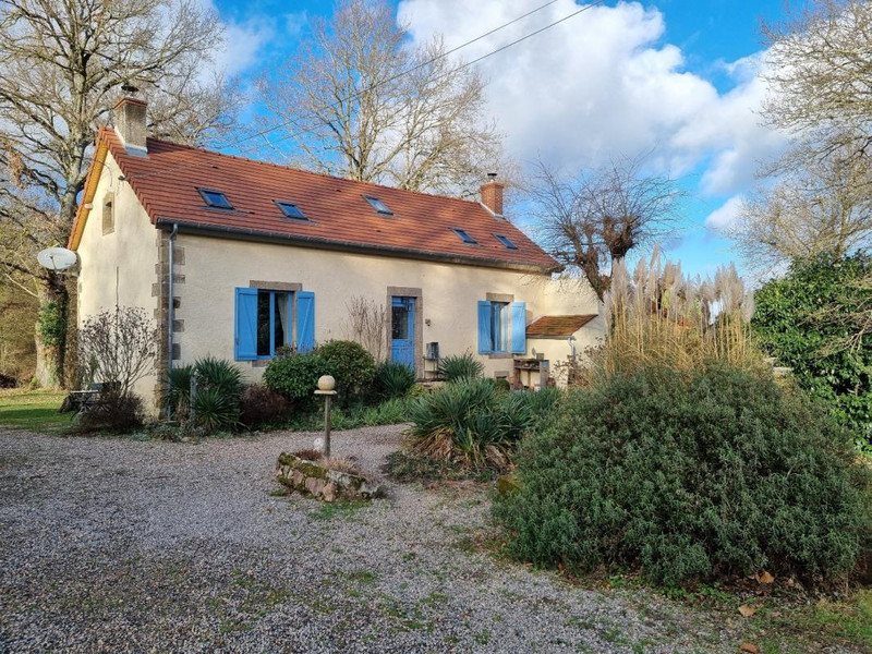 French property for sale in Theneuille, Allier - €250,000 - photo 0