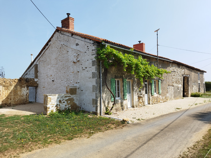 French property for sale in Savigné, Vienne - €159,500 - photo 2