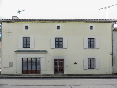Maison à vendre à Alloue, Charente, Poitou-Charentes, avec Leggett Immobilier