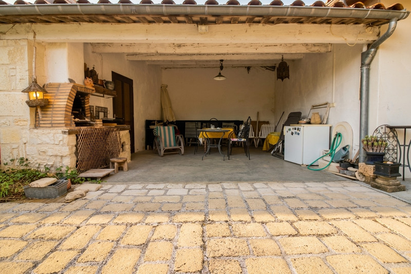 French property for sale in Ligné, Charente - €163,080 - photo 3