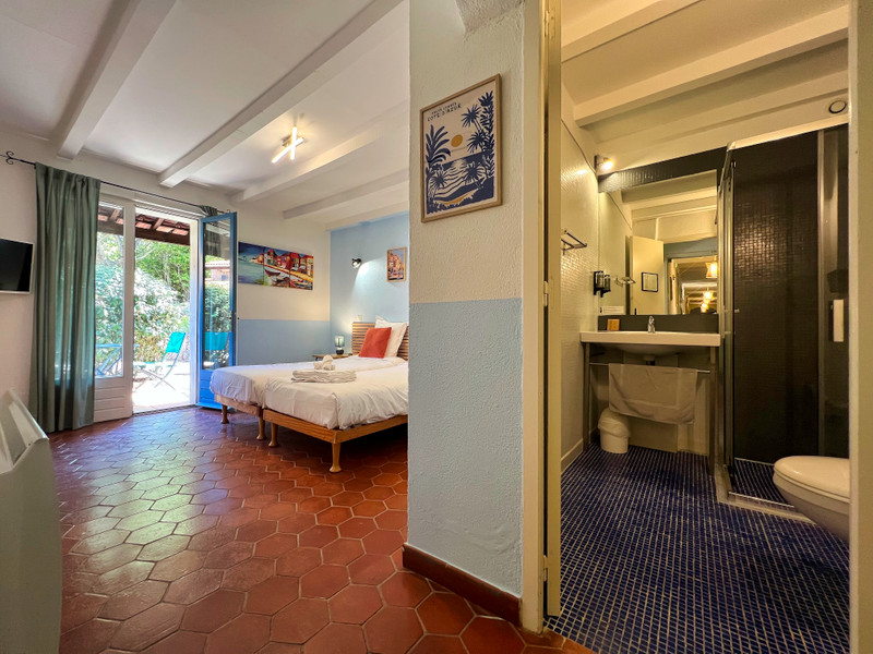 French property for sale in Le Val, Var - €1,490,000 - photo 5