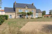 Maison à vendre à Chiché, Deux-Sèvres - 250 000 € - photo 1