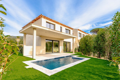 French property for sale in Sainte-Maxime, Var - €1,450,000 - photo 1