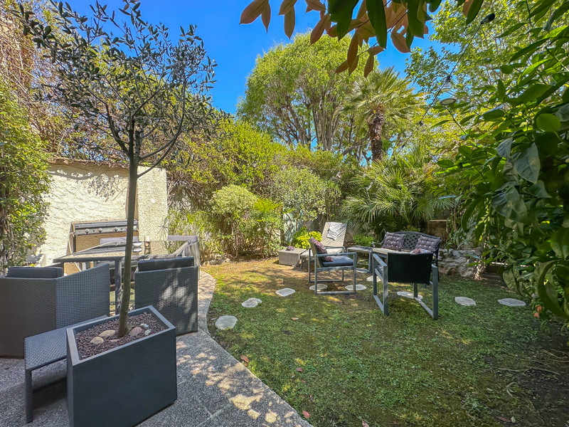 French property for sale in Antibes, Alpes-Maritimes - €1,330,000 - photo 3