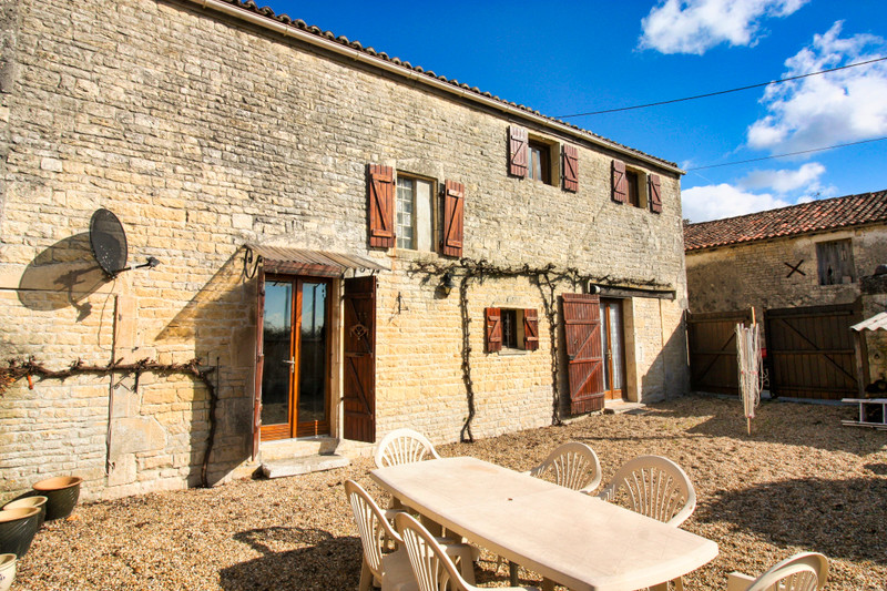 Maison à vendre à Fontaine-Chalendray, Charente-Maritime - 130 800 € - photo 1