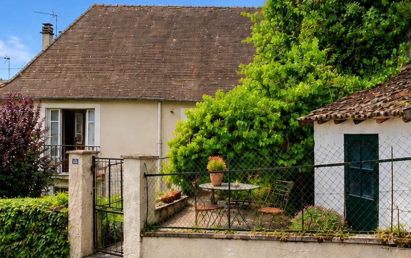 French property for sale in Saint-Gaultier, Indre - €99,000 - photo 1