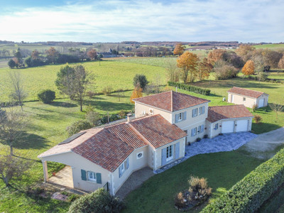 Maison à vendre à Saint-Genis-d'Hiersac, Charente, Poitou-Charentes, avec Leggett Immobilier