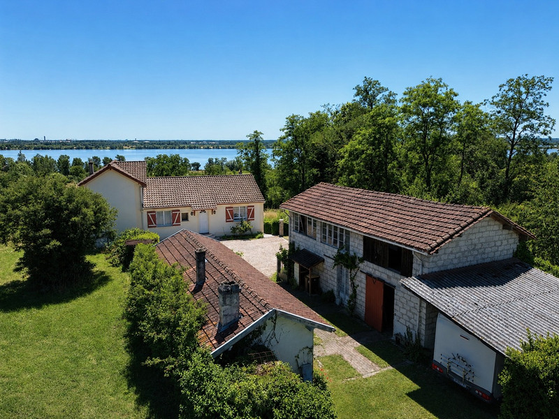 French property for sale in Bourg, Gironde - €359,000 - photo 3