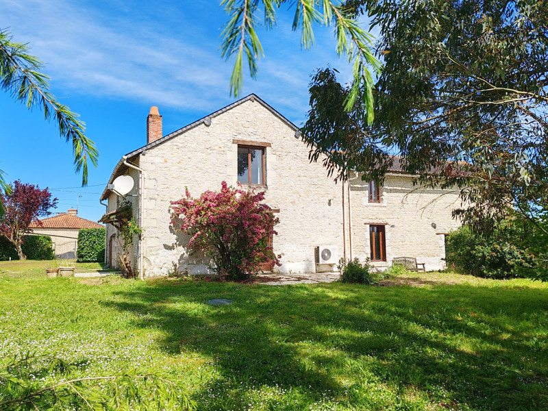 Maison à vendre à Sérigny, Vienne - 234.000 € - photo 1