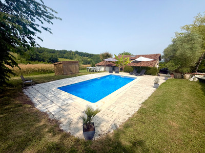 French property for sale in Salles-Lavalette, Charente - €275,000 - photo 1