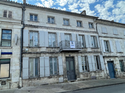 Maison à vendre à Jarnac, Charente, Poitou-Charentes, avec Leggett Immobilier