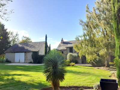 French property for sale in Saint-Pierre-la-Cour, Mayenne - €598,500 - photo 2