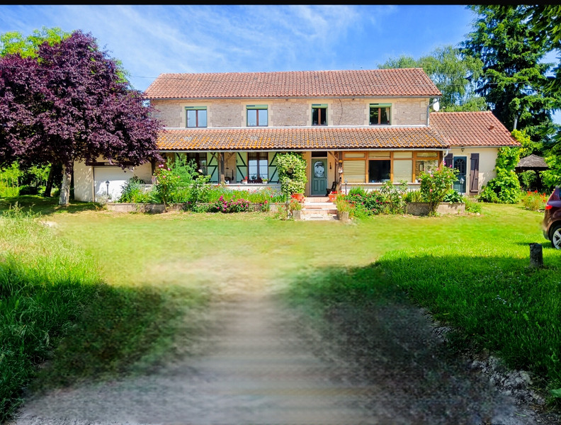 French property for sale in Payroux, Vienne - €238,610 - photo 0