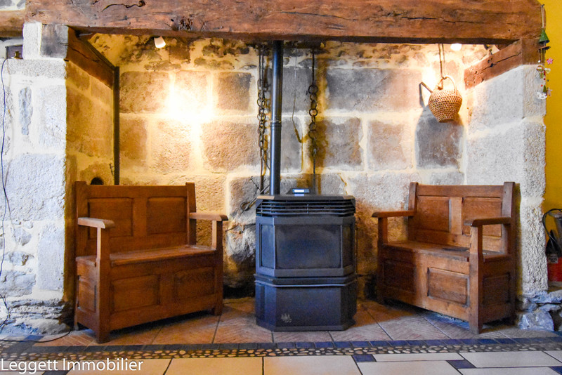 House for sale in ArgentatsurDordogne Corrèze Spacious detached character property ( Gite