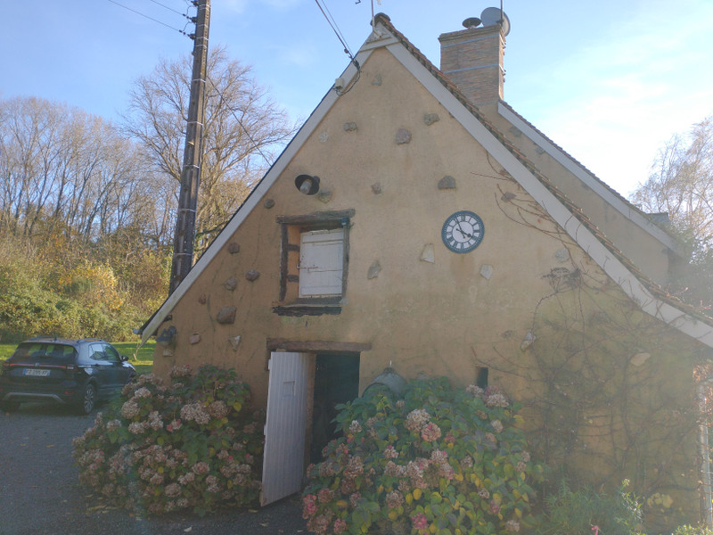French property for sale in Crosmières, Sarthe - €260,000 - photo 5