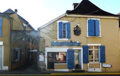 Commerce à vendre à Lembeye, Pyrénées-Atlantiques, Aquitaine, avec Leggett Immobilier