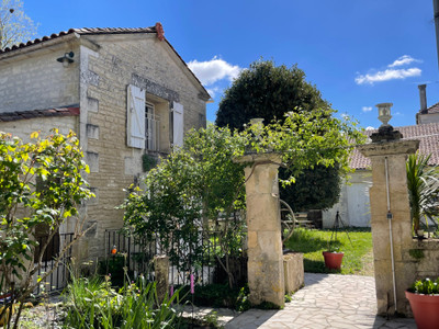 French property for sale in Rouillac, Charente - €360,000 - photo 4