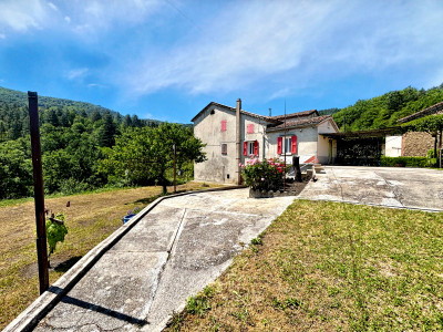 Maison à vendre à Molières-sur-Cèze, Gard, Languedoc-Roussillon, avec Leggett Immobilier