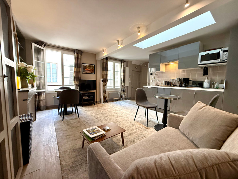 French property for sale in Paris, Paris - €558,000 - photo 1