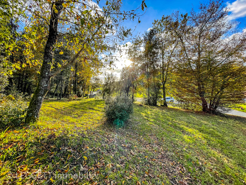 Land for sale in Veyrignac Dordogne Building plot of 2000 m2 with