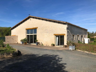 Maison à vendre à La Foye-Monjault, Deux-Sèvres, Poitou-Charentes, avec Leggett Immobilier