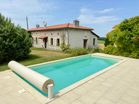 Maison à vendre à Chillac, Charente - 319.930 € - photo 1