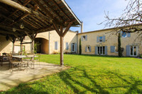 Maison à vendre à Saint-Jean-d'Angély, Charente-Maritime - 863 900 € - photo 1