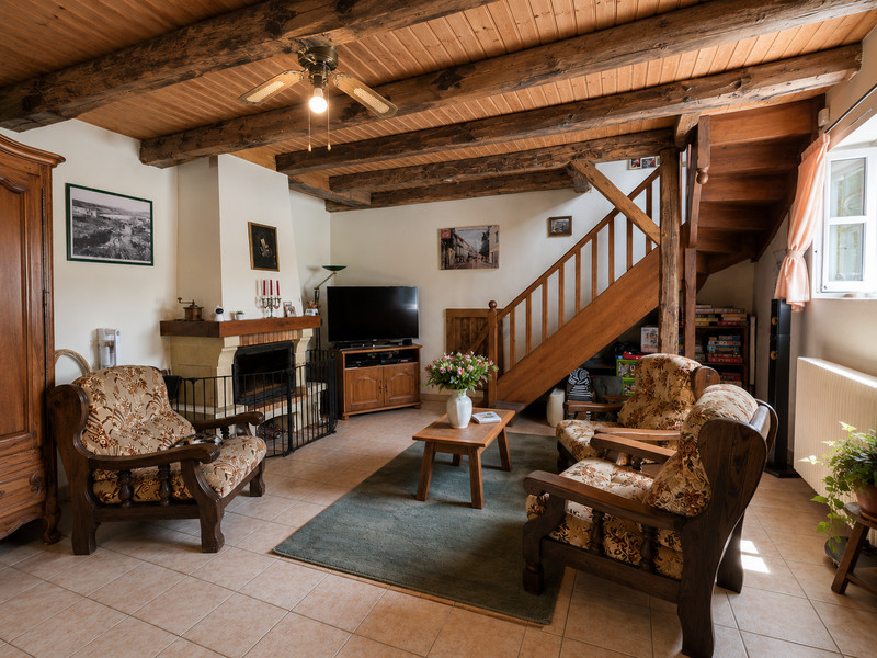 French property for sale in Condac, Charente - €370,000 - photo 2