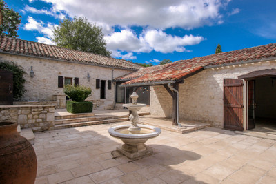 Impressive stone property with main house and pigeonnier, maison d’amis and two further pigeonniers laid out around 2 interior courtyards, with swimming pool