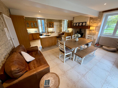 French property for sale in Pérignac, Charente - €650,000 - photo 5