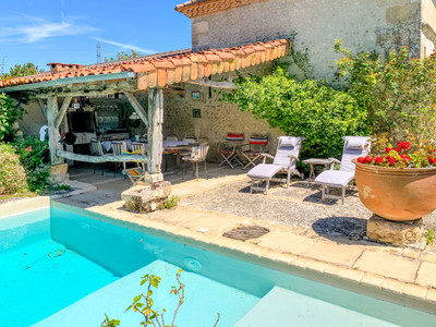 French property for sale in Aubeterre-sur-Dronne, Charente - €535,300 - photo 2